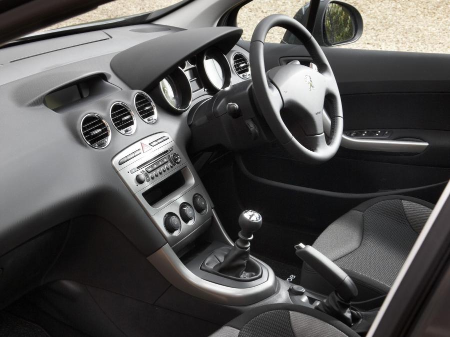  Peugeot 308 SW 2011 года  (UK) (фото 5 из 6)